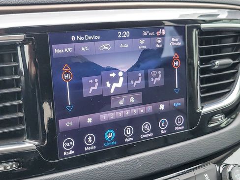 Used 2018 Chrysler Pacifica Touring-L Plus w/ Tire & Wheel Group image 14