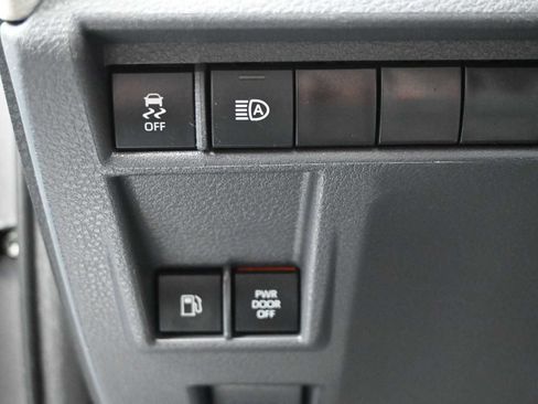 Used 2022 Toyota Sienna XLE image 12