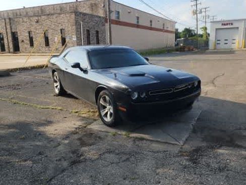 Used 2018 Dodge Challenger SXT RWD image 7