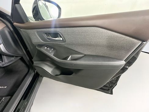Used 2023 Nissan Rogue SV FWD image 30
