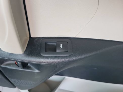Used 2023 Chrysler Pacifica Touring-L FWD image 16