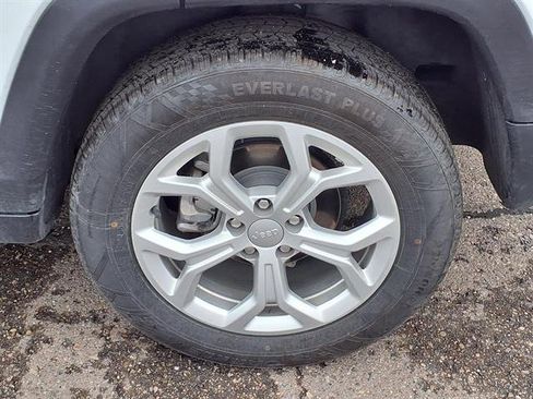 Used 2024 Jeep Compass Latitude AWD/4WD image 10