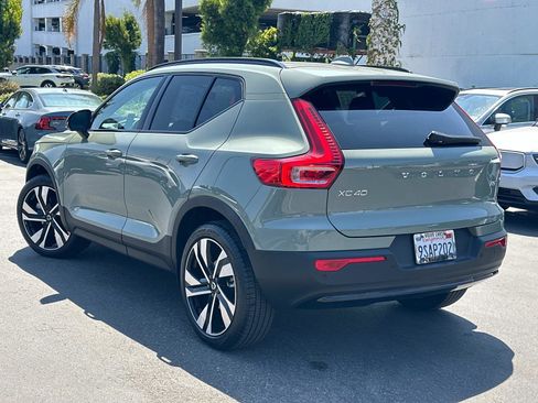 Certified 2025 Volvo XC40 B5 Plus w/ Climate Package image 6