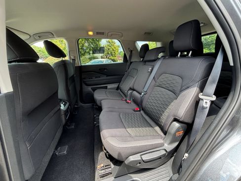 Used 2025 Nissan Pathfinder SV AWD/4WD image 30