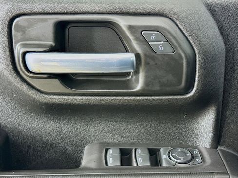 Used 2020 Chevrolet Silverado 1500 Custom w/ Custom Value Package image 17