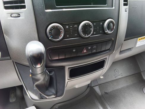 Used 2013 Freightliner Sprinter 2500 RWD image 15