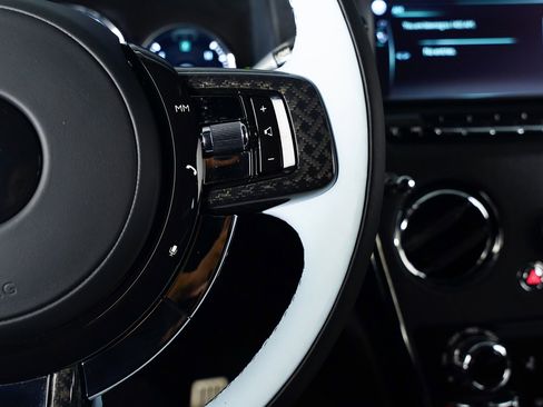 Used 2024 Rolls-Royce Cullinan Black Badge image 40