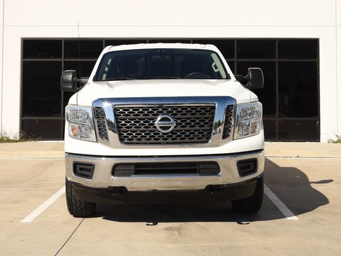 Used 2017 Nissan Titan SV image 3