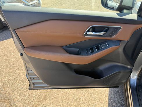 Used 2024 Nissan Rogue Platinum w/ Platinum Premium Package FWD image 15