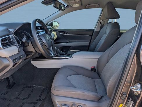 Used 2018 Toyota Camry LE image 12