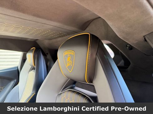 Used 2025 Lamborghini Revuelto Base image 24