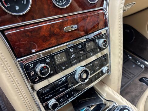Used 2011 Bentley Mulsanne RWD image 12