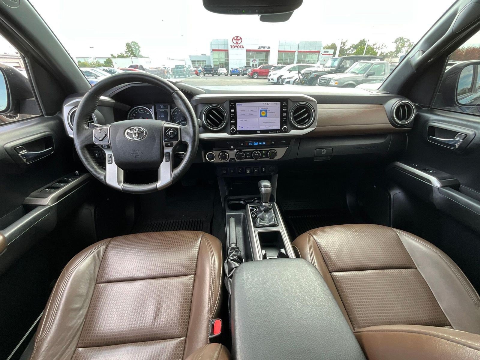 Used 2021 Toyota Tacoma Limited AWD/4WD image 7