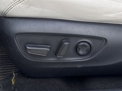 Used 2023 Toyota RAV4 Limited image 29