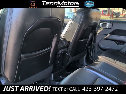 Used 2018 Jeep Wrangler Unlimited Sahara image 11