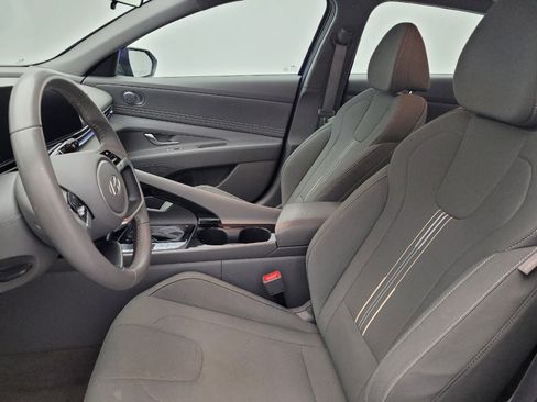 Used 2025 Hyundai Elantra SEL image 17
