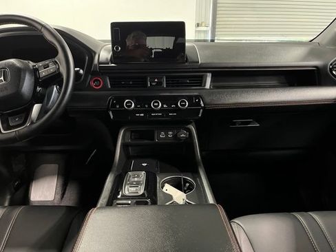 Used 2025 Honda Pilot TrailSport image 20