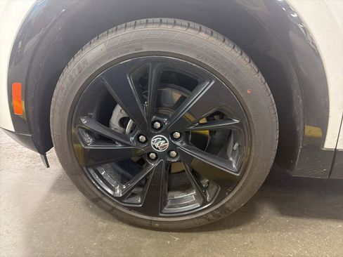 Used 2022 Buick Envision Essence w/ Technology Package I image 4