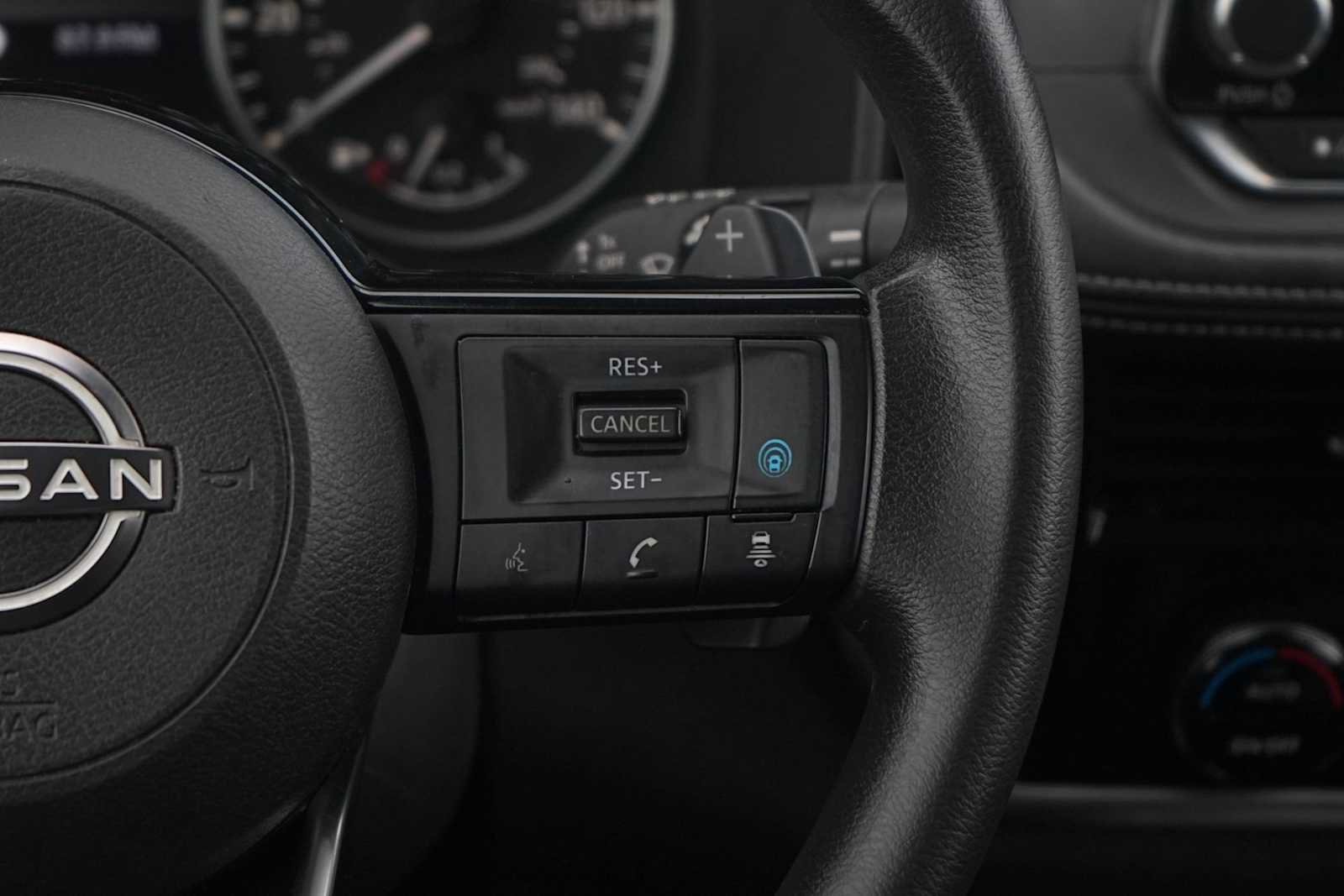 Used 2022 Nissan Rogue SV AWD/4WD image 18