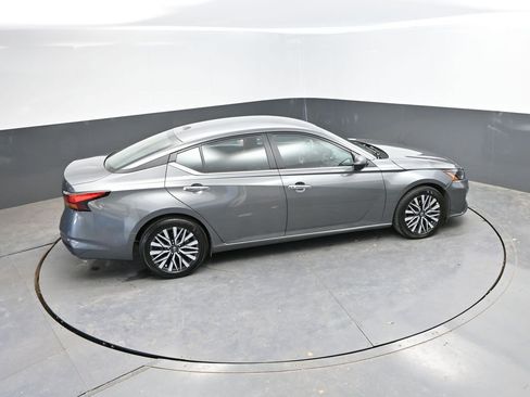 Used 2025 Nissan Altima 2.5 SV FWD image 31