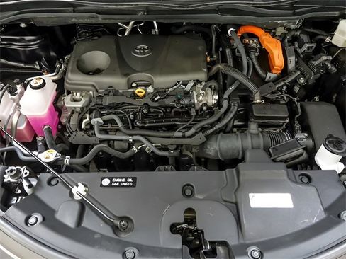 Certified 2024 Toyota Sienna XLE image 28