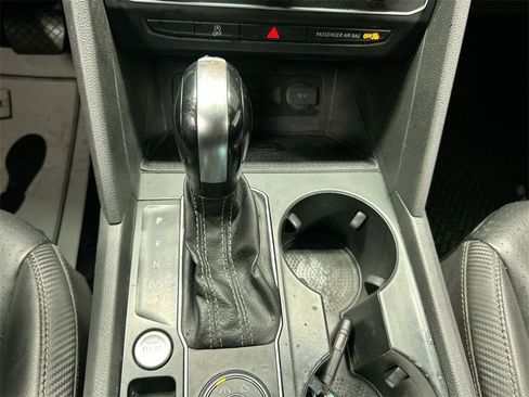 Used 2021 Volkswagen Atlas Cross Sport SE image 17