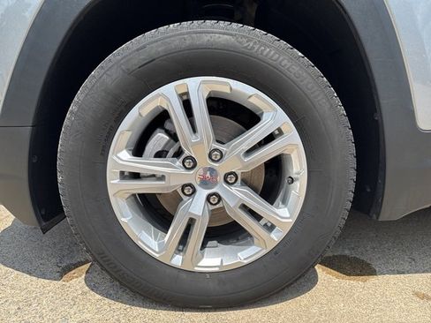 Used 2024 GMC Terrain SLE image 10