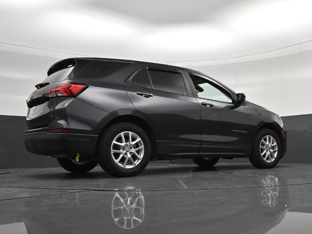 Used 2022 Chevrolet Equinox LS FWD image 18