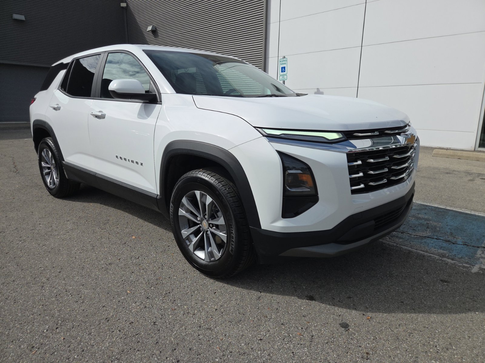 Used 2026 Chevrolet Equinox LT AWD/4WD image 30