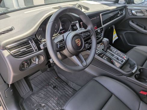 New 2025 Porsche Macan image 4