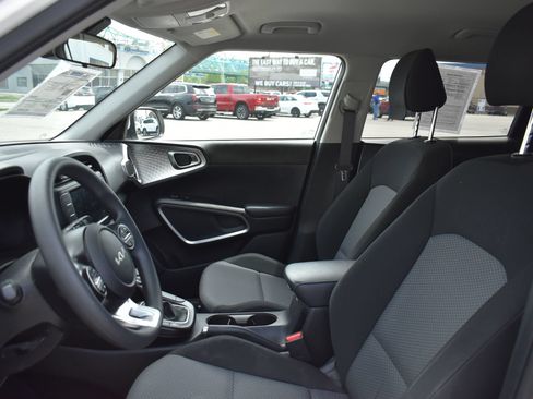 Used 2023 Kia Soul LX FWD image 14