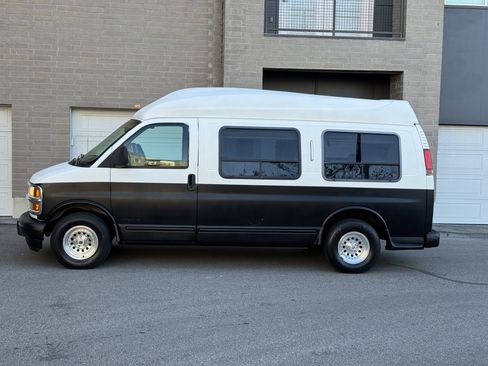 Used 1999 Chevrolet Express 1500 w/ Convenience Pkg image 2