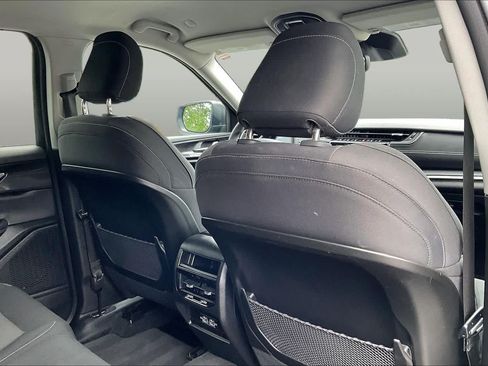 Used 2023 Jeep Grand Cherokee Laredo AWD/4WD image 19