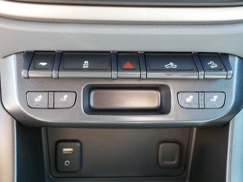 Used 2018 Chevrolet Colorado Z71 AWD/4WD image 31