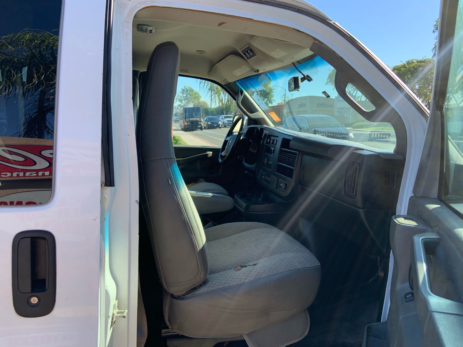 Used 2017 Chevrolet Express 3500 LT w/ LT Preferred Equipment Group RWD image 9