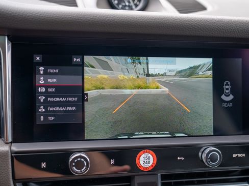 Certified 2026 Porsche Macan AWD/4WD image 17