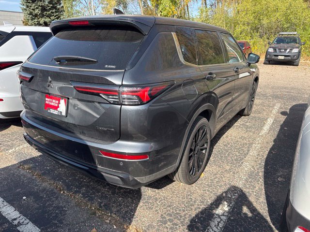 Used 2026 Mitsubishi Outlander LE AWD/4WD image 2