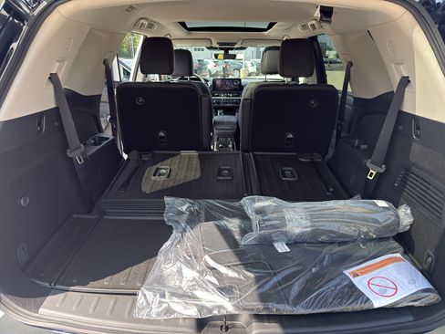 New 2026 Nissan Pathfinder Platinum AWD/4WD image 39