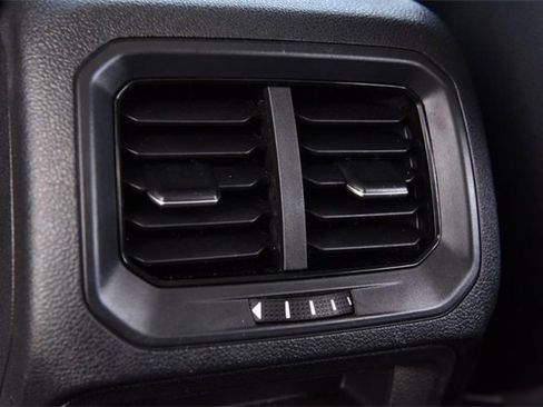 Certified 2024 Volkswagen Tiguan SE image 23