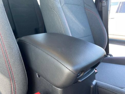 Used 2025 Jeep Wrangler Unlimited Rubicon AWD/4WD image 38
