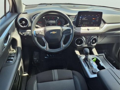 Used 2025 Chevrolet Blazer LT FWD image 9