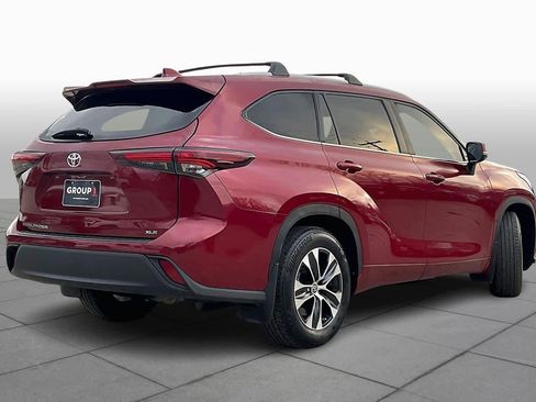 Used 2024 Toyota Highlander XLE image 13