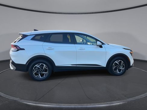 Used 2025 Kia Sportage LX FWD image 9