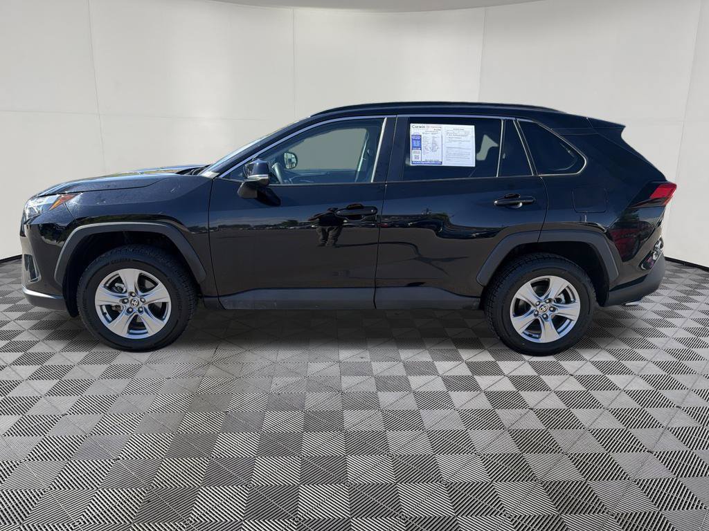Used 2025 Toyota RAV4 XLE AWD/4WD image 4