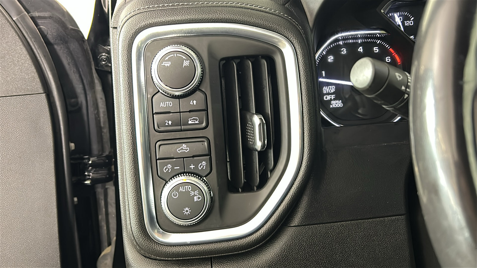 Used 2019 GMC Sierra 1500 SLE w/ SLE Value Package AWD/4WD image 24