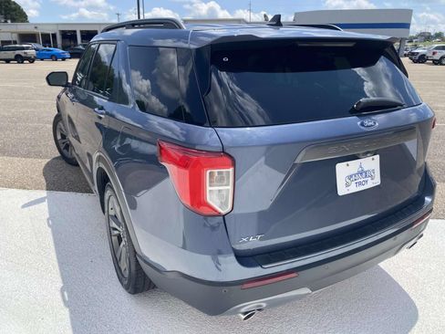 Used 2021 Ford Explorer XLT w/ Equipment Group 202A RWD image 5