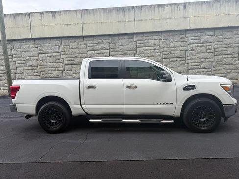 Used 2017 Nissan Titan SV RWD image 5