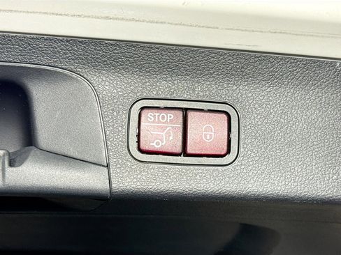 Used 2021 Mercedes-Benz GLS 580 4MATIC image 35