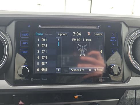 Used 2017 Toyota Tacoma TRD Off-Road w/ Tow Package (A/T) image 21