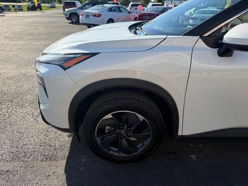 Used 2025 Nissan Rogue SV FWD image 12